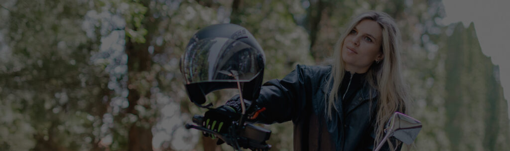 Per i tuoi viaggi in moto durante i mesi estivi, non dimenticare il giusto abbigliamento tecnico. Ce lo dicono gli esperti