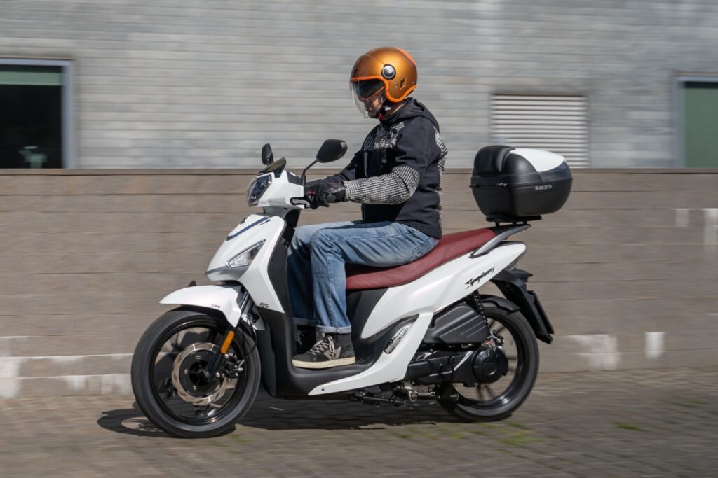 Sospendere l’assicurazione della moto: quando ha senso e cosa considerare davvero