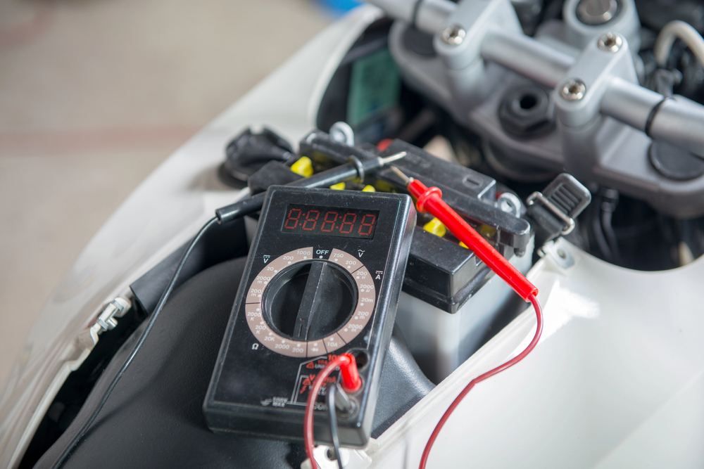 Batteria scarica e scooter in panne? Ecco cosa fare quando il motore non parte