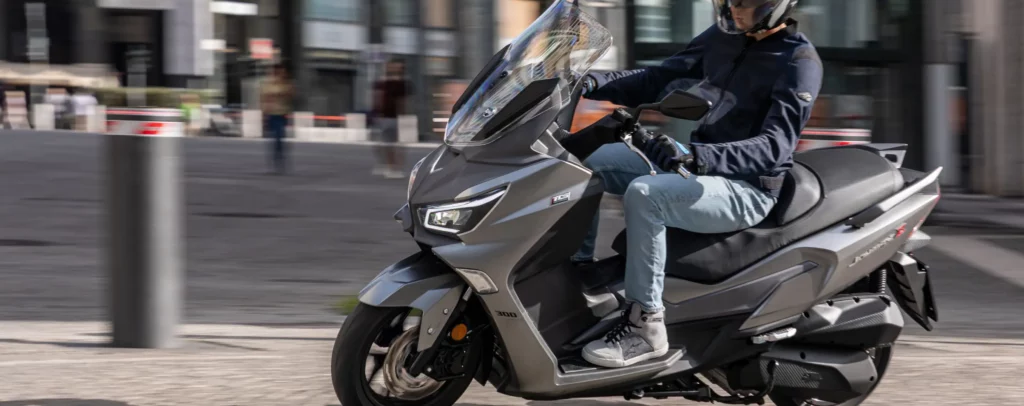 Back to School senza stress: come abbattere i costi del rientro (e del traffico) con SYM Joymax 300 Back to School senza stress: come abbattere i costi del rientro (e del traffico) con SYM Joymax 300